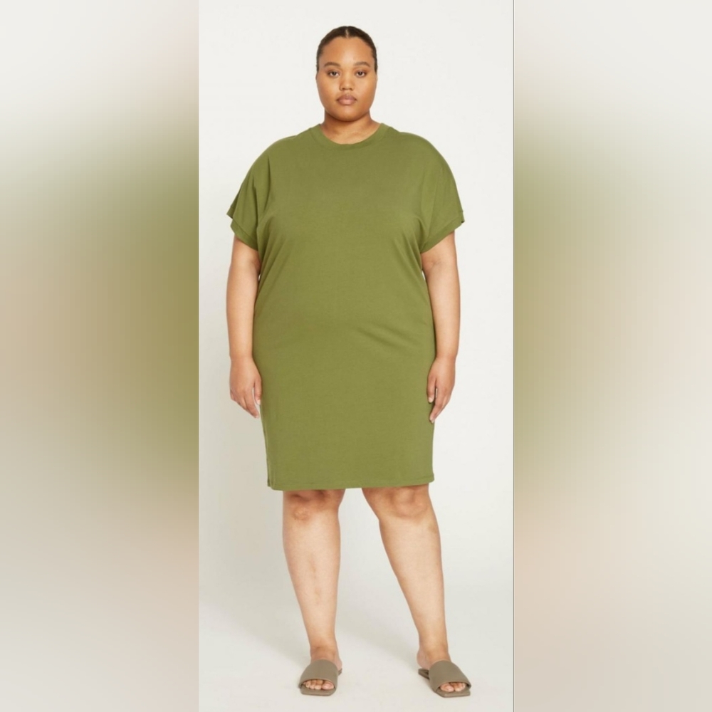 Universal Standard Easy Fit Dress Chive Size XL Green T Shirt NWT 26 28 4XL
